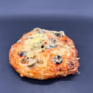 PIZZA tomate, fromage emmental, olives verte et no